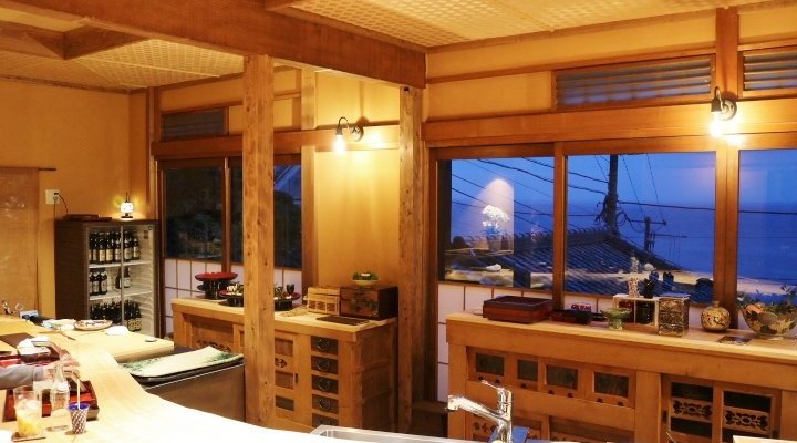 nice view of the Sagami sea　カウンターからは相模湾の風景を楽しめる
