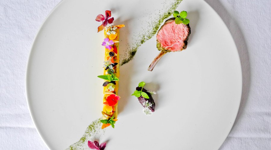 Carré d'agneau et cannelloni de courgettes et chèvre frais