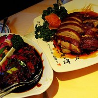 Babi Ketjap en Tjap Tjoy (on the left) and Peking eend (on the right)