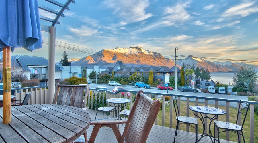 Lodge Communal Deck