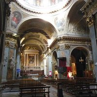 Conosciuta più come duomo, interessante esempio di chiesa a croce latina