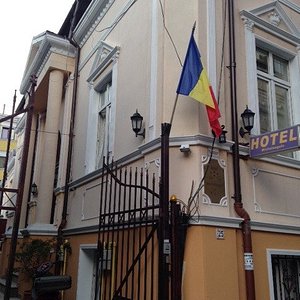 5 Stars High Hostel, hotel in Bucharest