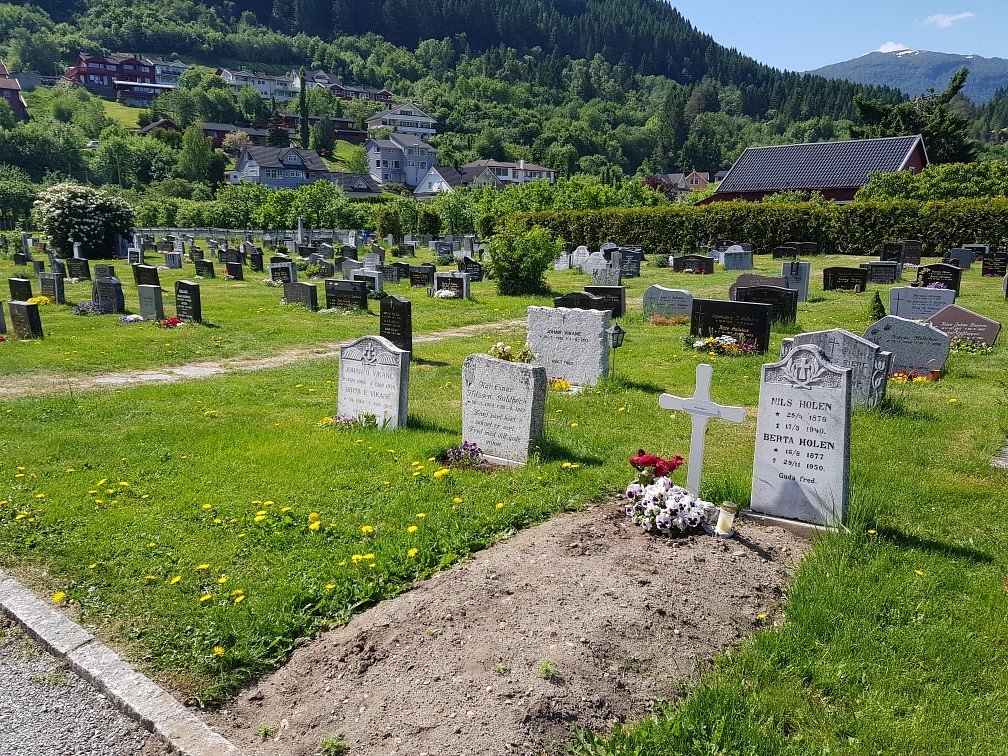 Der Friedhof an der deich Kirche. - Picture of Deichkirche Carolinensiel,  Wittmund - Tripadvisor