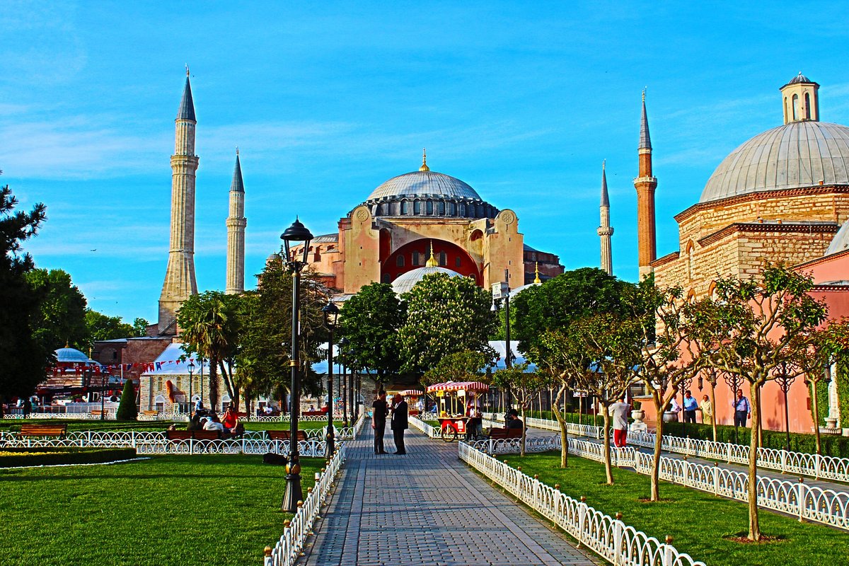 Sultanahmet Square in Istanbul