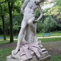 La sculpture sur son socle