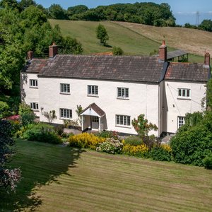 Outside Pardlestone Farm (B&B) with Groom's Cottage (self-catering) on the left