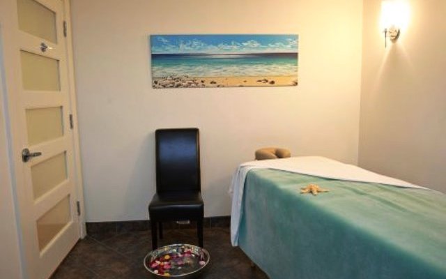 Massage table