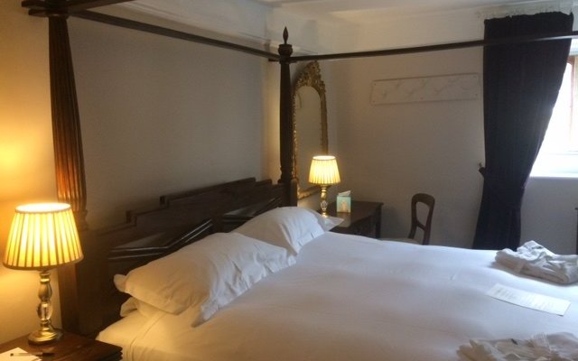 Four-Poster Room 