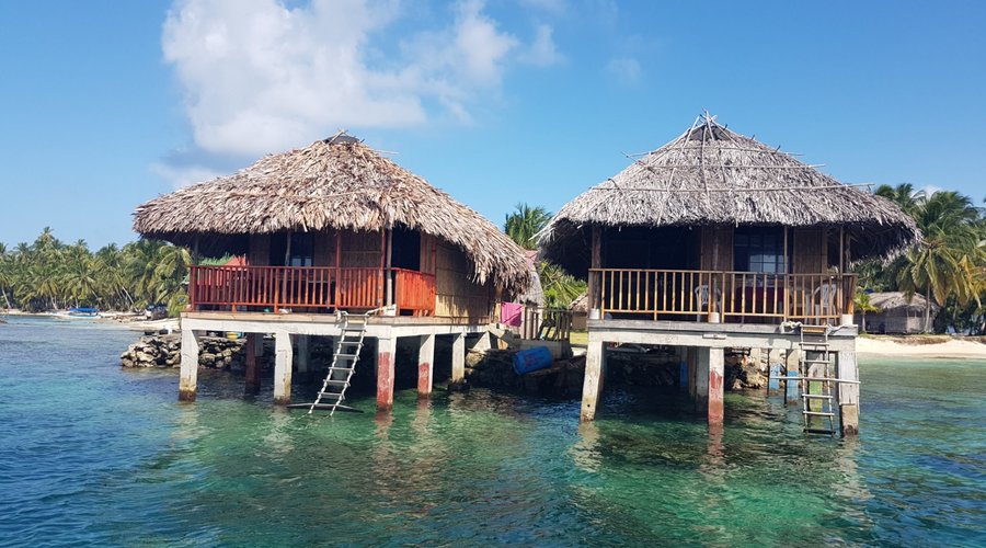 Cabañas sobre el mar