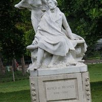 La sculpture sur son socle