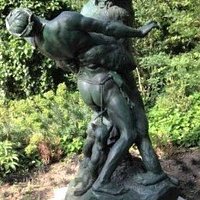 La sculpture sur son socle