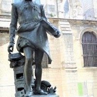 La sculpture sur son socle