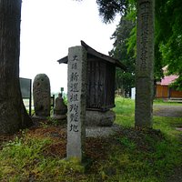 城の南東部にある如来寺の新縁組殉難地。戊辰戦争で斉藤一率いる会津新選組が壮絶な討ち死にをした場所です。斉藤一はここでは死んでませんが。