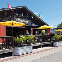 Murphy’s Lockside Pub & Patio