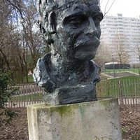 La sculpture sur son socle
