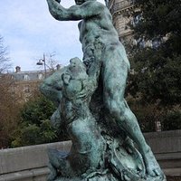 La sculpture sur son socle