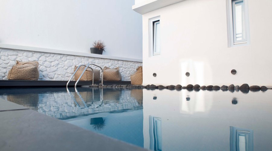Exterior pool of superior/deluxe rooms
