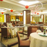 บรรยากาศภายในห้องอาหารแห่งนี้ ครับ ภายในกว้าง รองรับลูกค้าได้เยอครับ