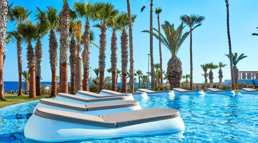 Swim Up Room