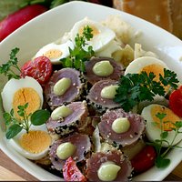 Nicoise Salad with tuna sesami and wasabi souce