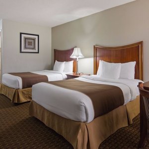Best Western Central Inn in Savannah, image may contain: Hotel, Building, City, Suburb
