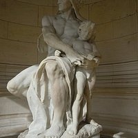 La sculpture sur son socle