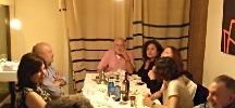 aqui  con amigos  y amigas  y  familia  de toda  la  vida  pasamos  una  velada  maravillosa la 