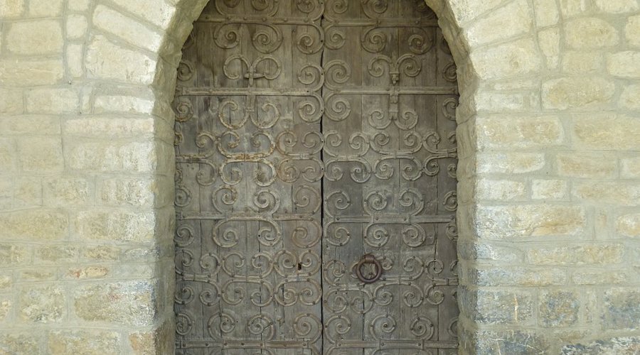Santa Maria de Talló. Puerta principal