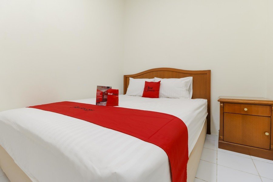 REDDOORZ PLUS NEAR CIPUTRA WORLD KUNINGAN 2 - Prices & Hotel Reviews ...