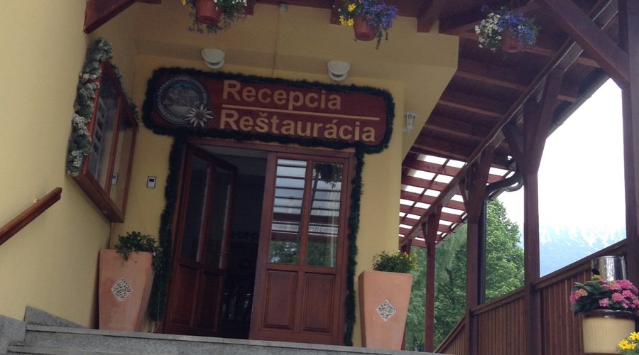 Vchod do Penziónu a reštaurácie