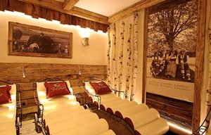 Wohlfühlhotel zur Post in Langdorf, image may contain: Lighting, Interior Design, Indoors, Living Room
