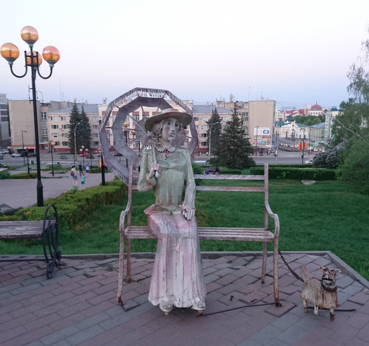 Скульптурная Композиция Дама с собачкой, Липецк: лучшие советы перед  посещением - Tripadvisor