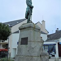 La sculpture sur son socle