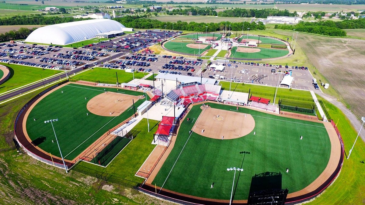 Louisville Slugger Sports Complex is located within a mile of five high  quality hotels, a shopping mall, movie multiplex with travel less that 10  minutes from the Peoria airport. Wireless internet is available throughout  the complex and concessions are