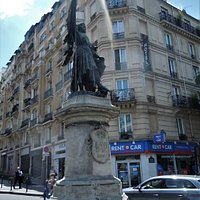La sculpture sur son socle