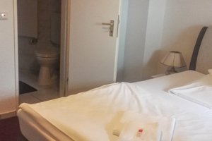 Room & Suite