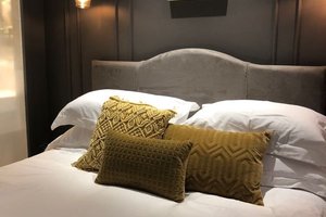 Room & Suite