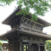 当時の伽藍のうち山門だけ残っています