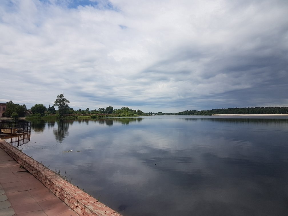 Городской водохранилище. Городское озеро Гусь-Хрустальный. Городское водохранилище Гусь Хрустальный. Гусь Хрустальный набережная. Озеро Гусь в Гусь-Хрустальном.