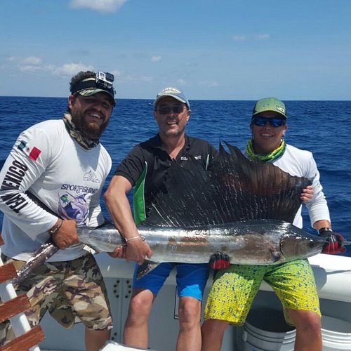 Puerto Morelos Private Sport Fishing Day with Drinks and Crew 2024 - Cancun