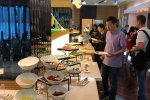 用餐 