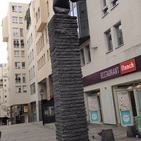 La sculpture sur son socle