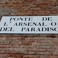 Ponte de L'Arsenal sign