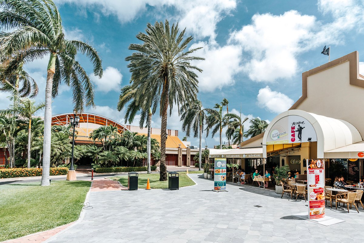 Oh, Louis Vuitton - Picture of Renaissance Mall, Aruba - Tripadvisor