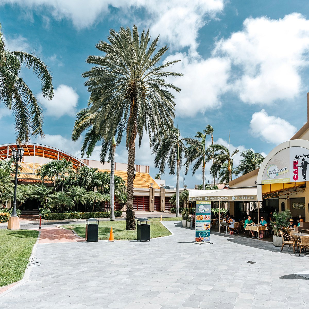 Un plus por Navidad - Picture of Renaissance Mall, Aruba - Tripadvisor