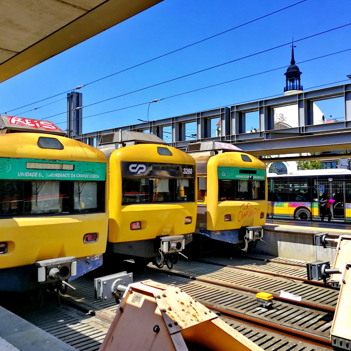 Como chegar a Media Markt Matosinh em Matosinhos através de Autocarro ou  Metro?