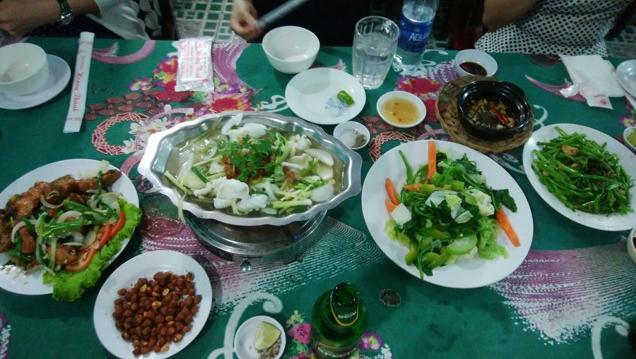 Quan An San Vuon Hoang Thanh