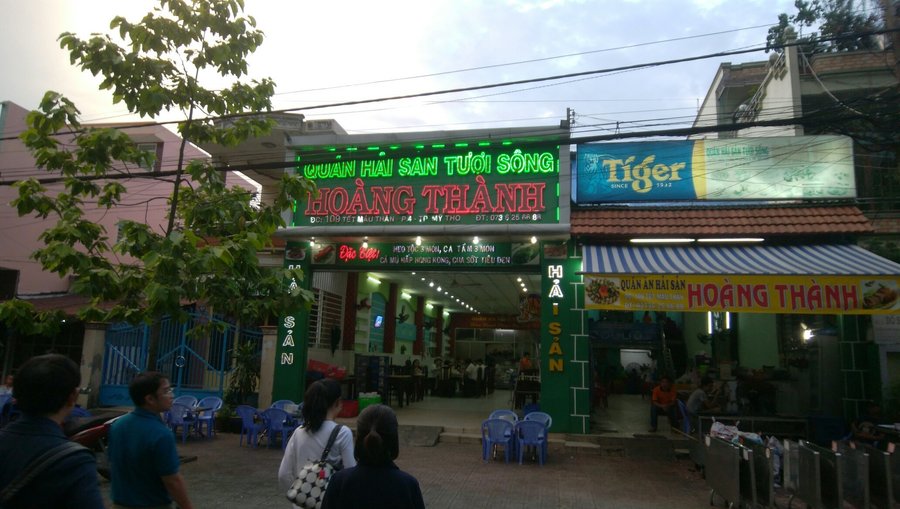 Quan An San Vuon Hoang Thanh