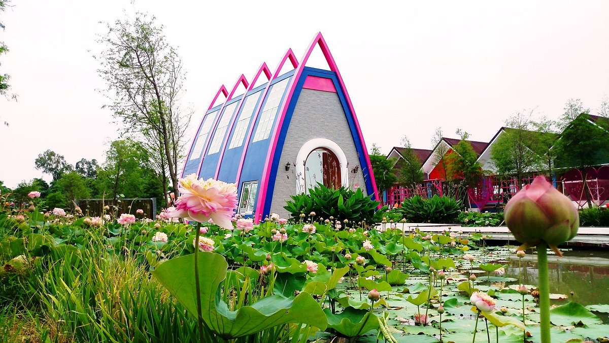 Pink Castle Gukeng 2021 All You Need To Know Before You Go With Photos Gukeng Yunlin Tripadvisor