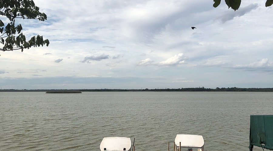 Ousteri Lake: A Serene Escape into Nature's Paradise Ousteri Lake: A Serene Escape into Nature's Paradise